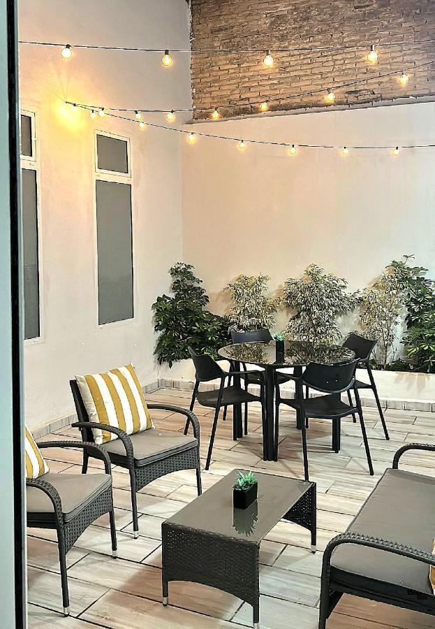 New! Renovated, Centrally Located, Private Entrance, Terrace Appartement Valencia Buitenkant foto