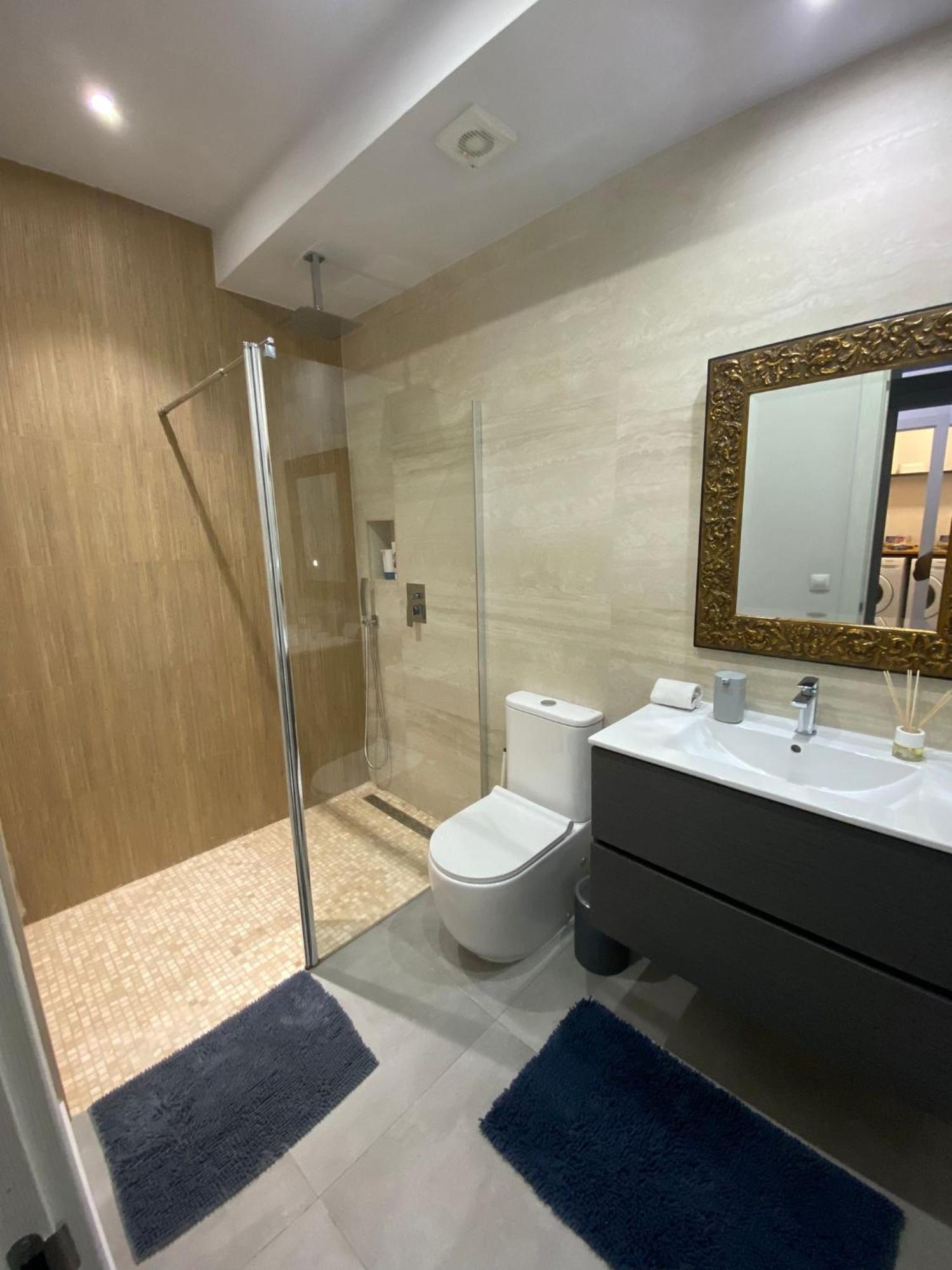 New! Renovated, Centrally Located, Private Entrance, Terrace Appartement Valencia Buitenkant foto